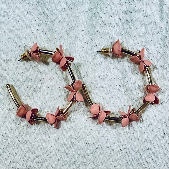 Jewelry - Pink Floral Gold Tone Hoop Earrings